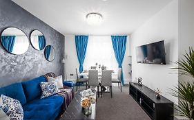 Cosy 4-Bedroom Apartment Next To Borough